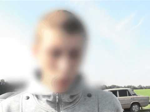Парень дрочит в авто