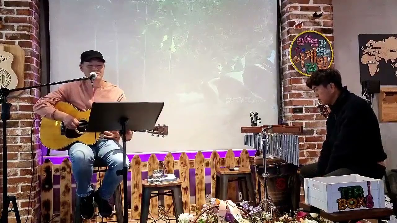 필미 / 2022년 11월 카페 어게인에서 /