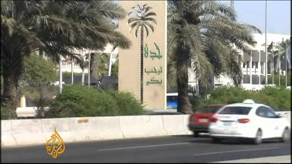 نساء سعوديات يقدن سياراتهن متحديات الحظر