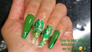 Uñas verdes con foil para Navidad 2019