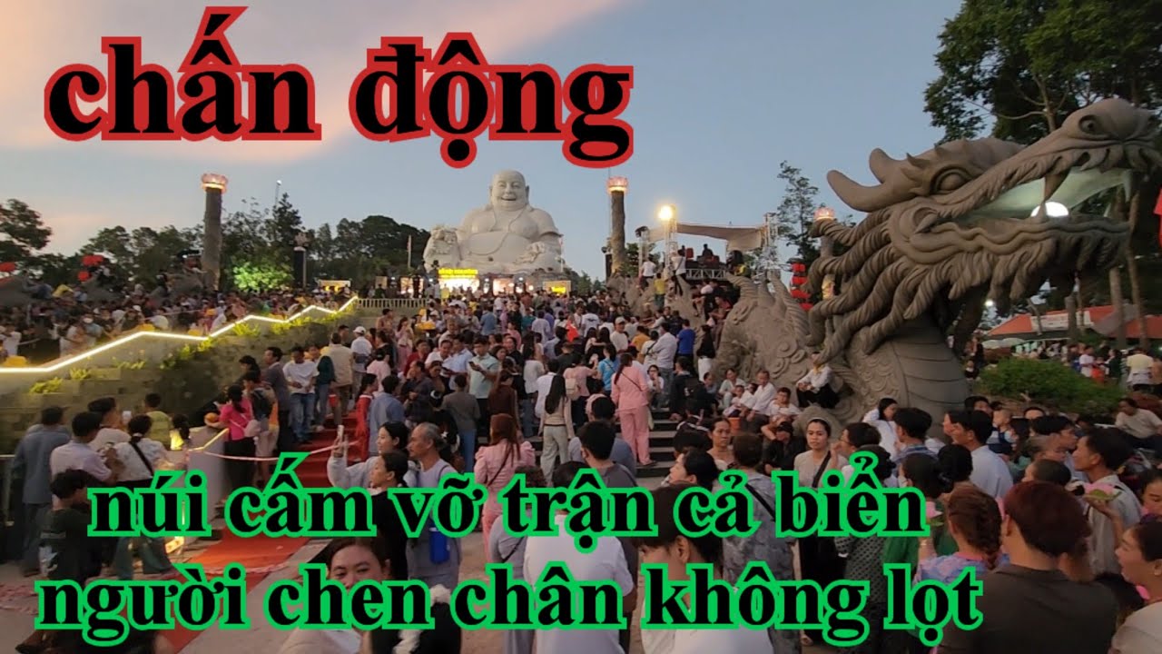 Chấn động núi cấm vỡ trận cả biển người chen chân không lọt