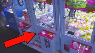 I FOUND THE WORLDS SMALLEST CLAW MACHINE!