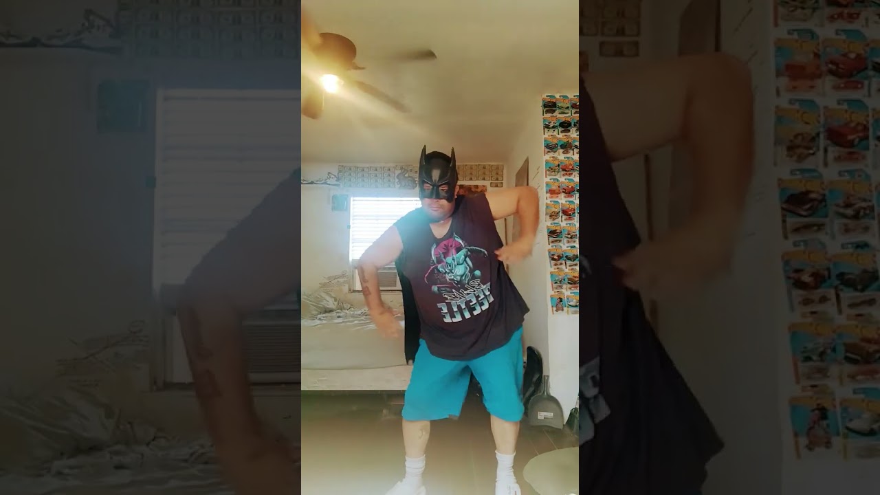 танцевальные движения Бэтмена