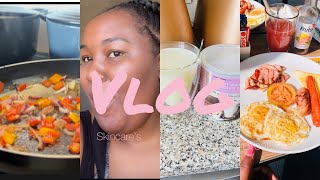 Vlog: Breakfast date/ Let’s pack winter clothes/ Cook with me and skincare