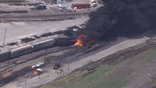Recorded live: Train derailment sparks huge fire, thick smoke in Dupo, Illinois