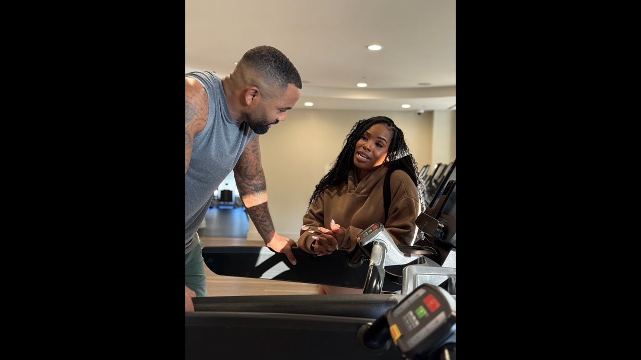 Когда босс Санни говорит ей, что настоящий мужчина поделился паролем от своего телефона!