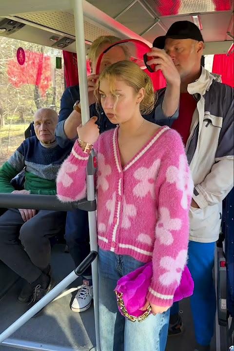 Silent Hero on the Bus: Saving a Girl from Discomfort ??