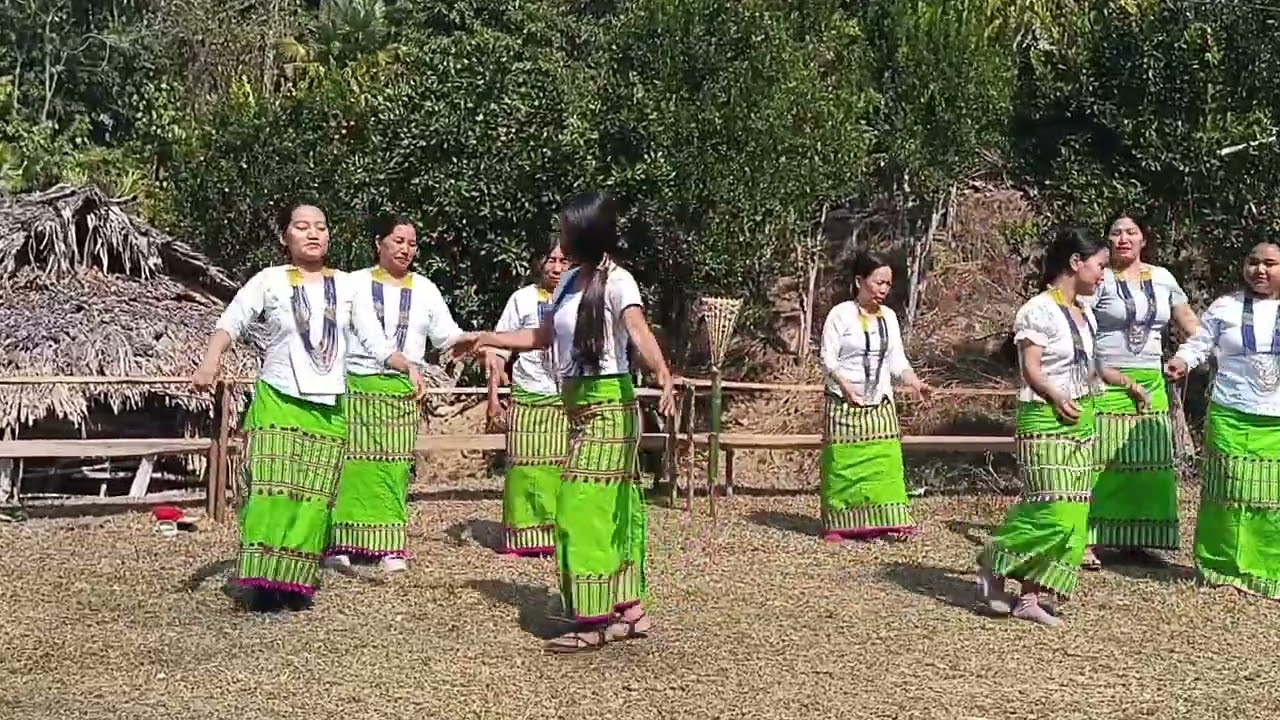 Dence performance by ese kerte ane party..Hilo TEBO song 