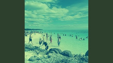 Pulsating Backdrops for Relaxing Beach Holidays