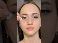 Макияж со стрелками, строю направляющую #makeuptutorial #прическинасвадьбу #макияждляновичков