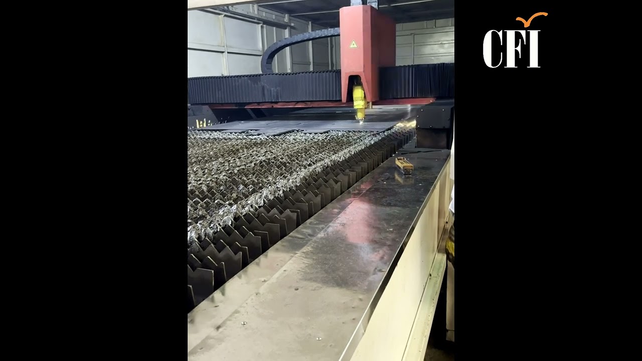 30 кВт лазер для резки с рулона Reegao U3. Толщина 10 мм. Резка воздухом для дорожной техники.