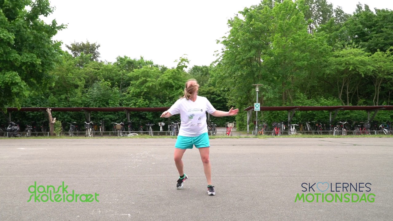 Skolernes Motionsdag 2018 - opvarmningsdans med instruktør