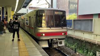 名鉄5000系普通東岡崎行きとして金山駅4番線を発車するシーン