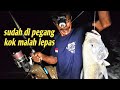 ini sering terjadi, saat menaikan ikan ke daratan sering lepas atau putus