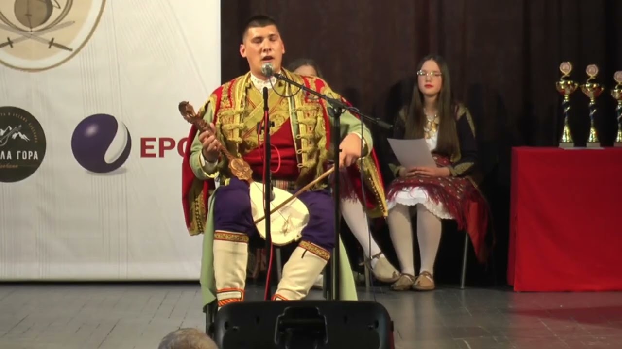 Mali Radojica -  narodni guslar Maksim Vojvodić