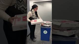 #DYK if it's greasy or food stained, that you cannot #recycle a #pizza box? 🍕📦♻️ #gogreen #shorts