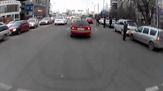 Алматы. Парковка под запрещающим знаком. Пешеходы на дороге 20150212 0844