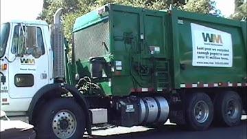 Heil Python Yard Waste Truck