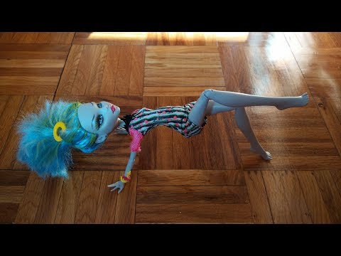 Video: Kako Se Djevojke Igraju S Lutkama