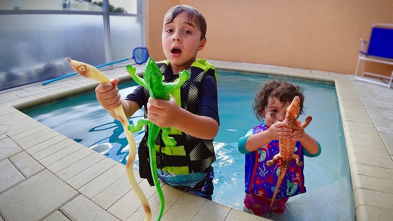 😱OLHA O TAMANHO DOS BRINQUEDOS DEPOIS DE 5 DIAS NA PlSClNA - Brancoala, Marcos e Laura