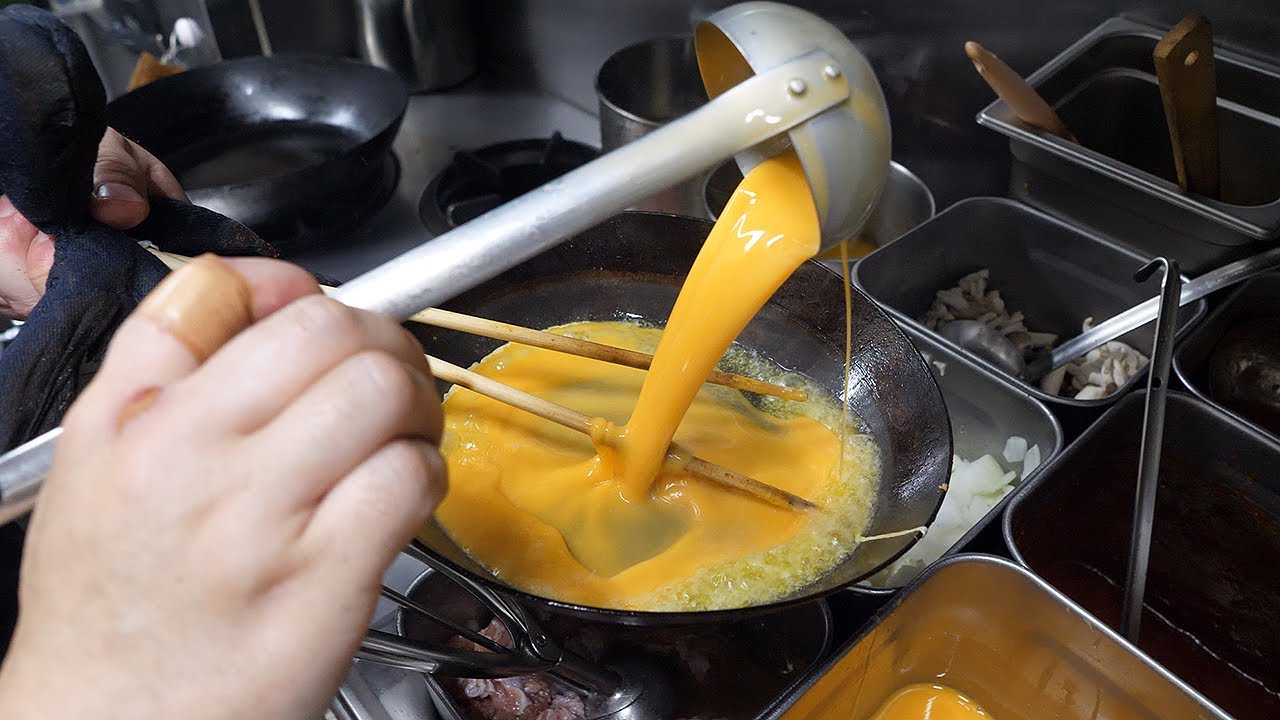 ⁣가장 빠른 일본식 오므라이스 달인 / The fastest Japanese omelet rice master - japanese street food