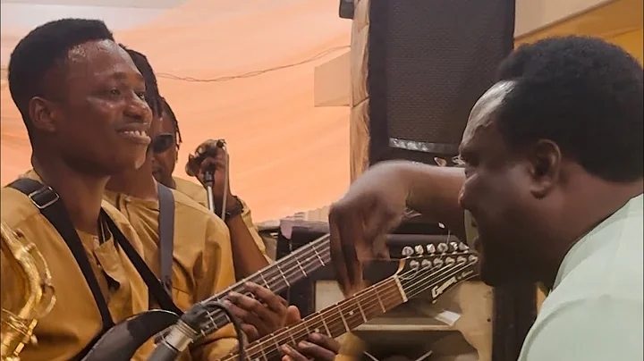 Drama at a Lagos Wedding, as King Osupa Lectures His Instrumentalist Right on Stage