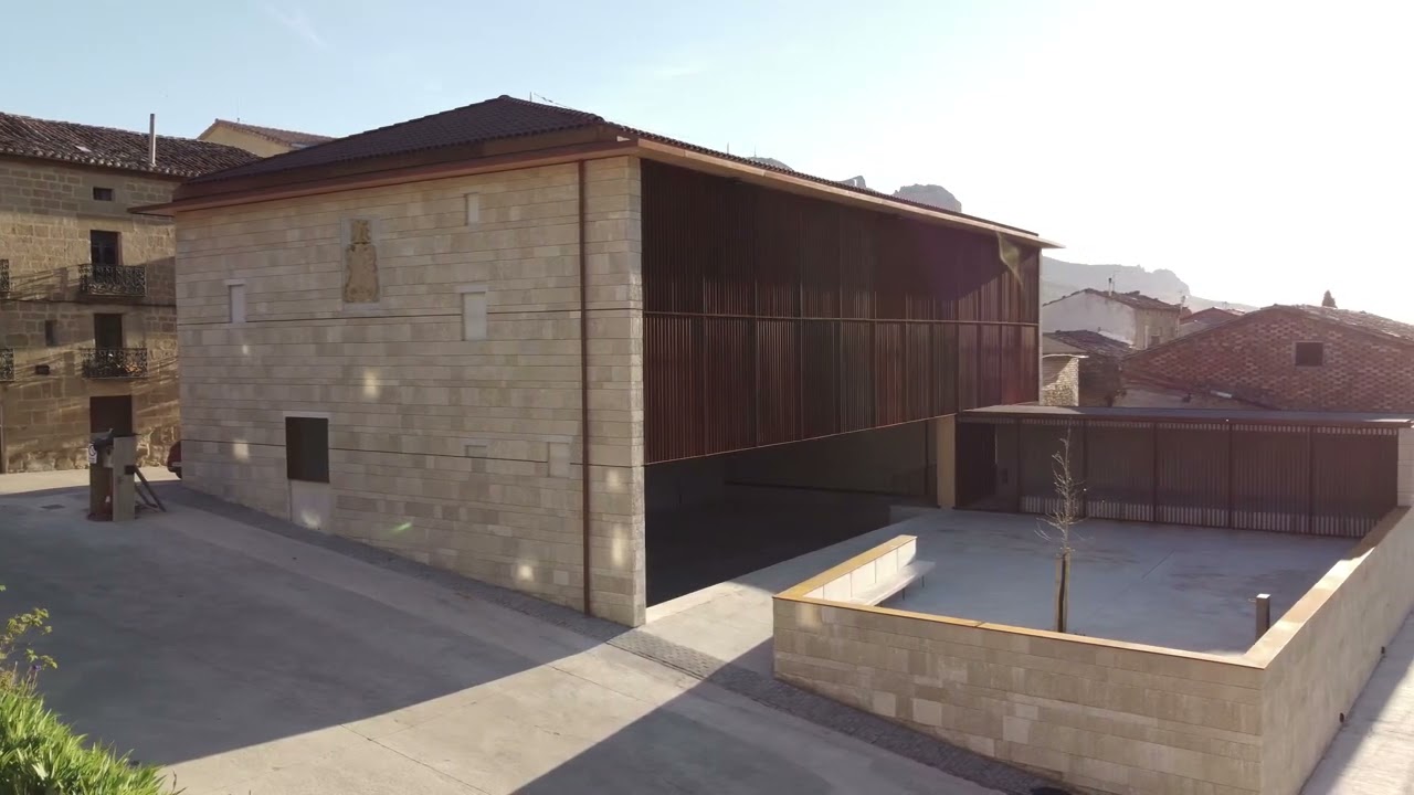 Verne Arquitectura + Alejandro Maortua. Frontón y espacio de usos múltiples en Aguilar de Codés