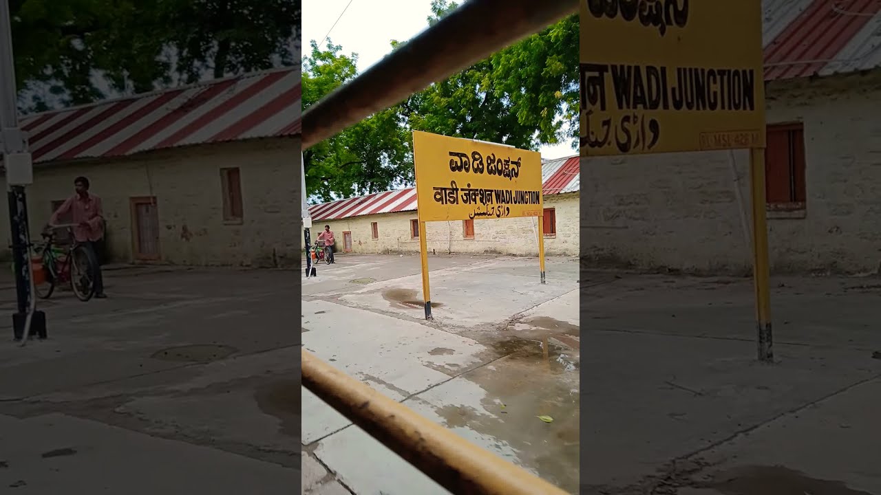 17319 Hubballi Express Train Arriving At Wadi Junction Railway Station - Indian Railways 