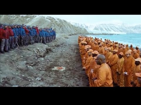 Video: Бутактан түшкөн жалбырак көйнөккө айланды: Tang Chiew Lingдин эң сонун кийимдеринин эскиздери