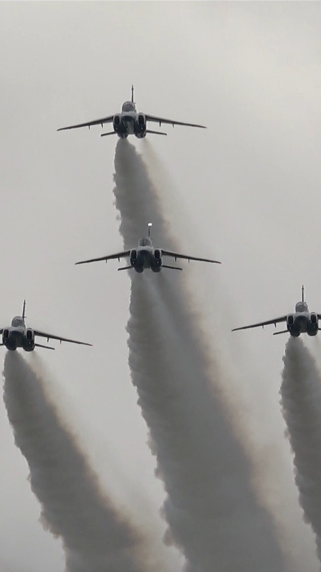 花 超低空飛行 様 超低空ハイスピード『スワンローパス』#松島基地航空祭2025 #ブルー