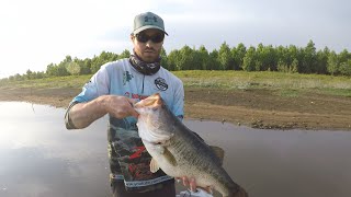 River Fishing - Catch BIG BASS in current at Albert Falls, South Africa.