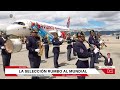 Selección Colombia recibió bandera nacional de manos del presidente Petro antes del Mundial