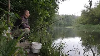 Рыбалка на УТРЕННЕЙ ЗОРЬКЕ в июне на реке на донку макушатник фидер 