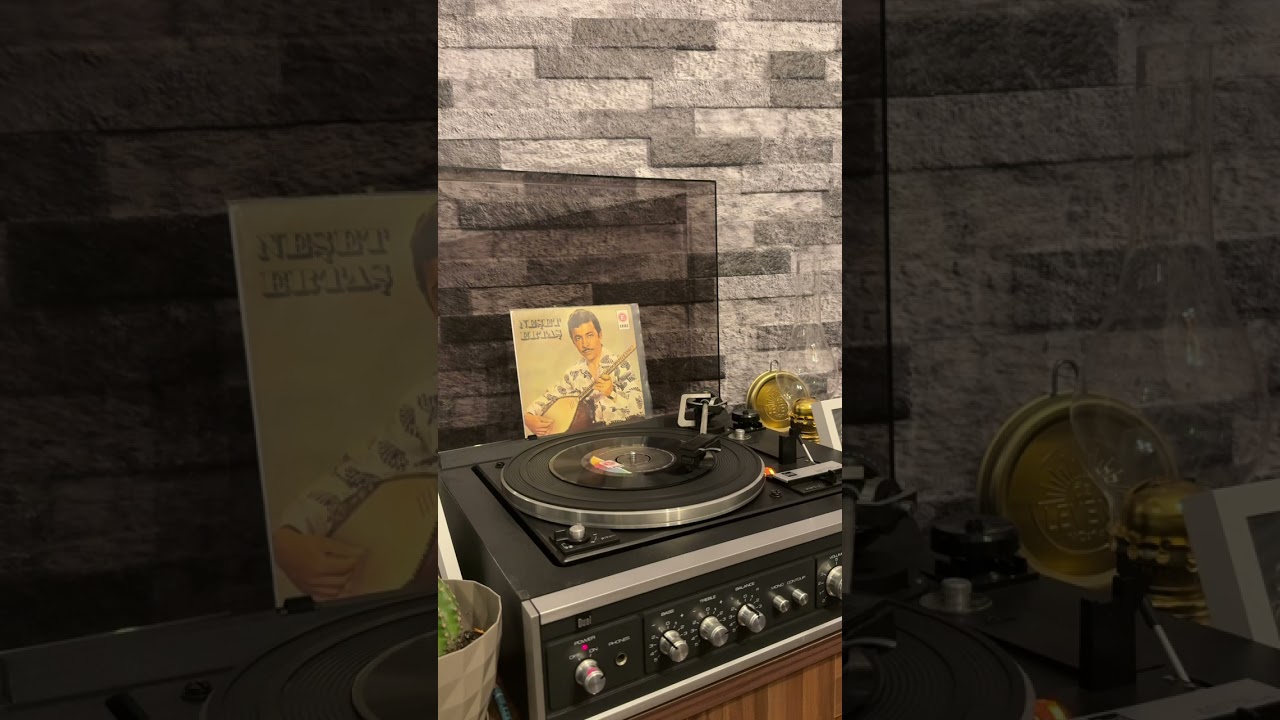 Neşet ERTAŞ- Gurbet Elde Yollarımız Bağlandı (Plak Kayıt)