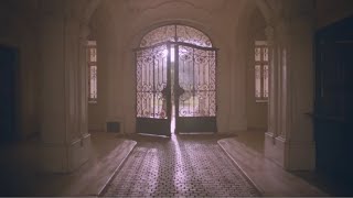 Лестница, рекламный ролик конфет Коркунов