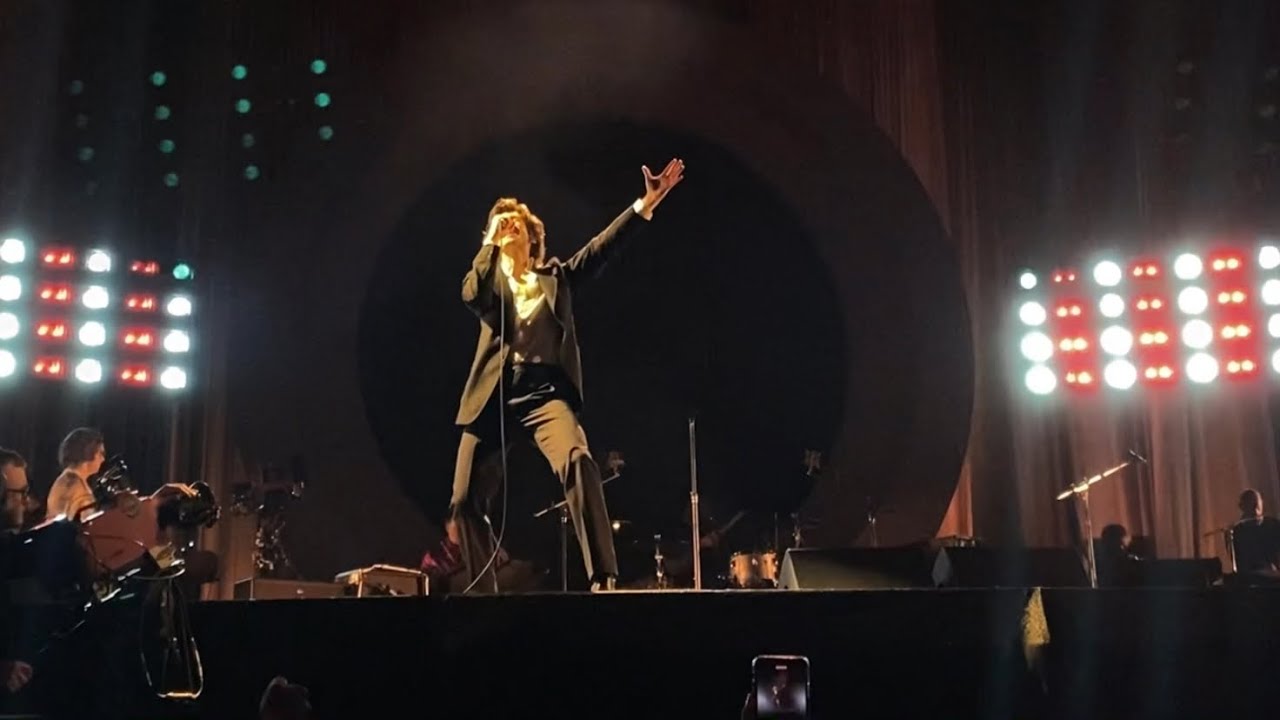 Arctic Monkeys Sculptures Of Anything Goes [live in Luxembourg 2023