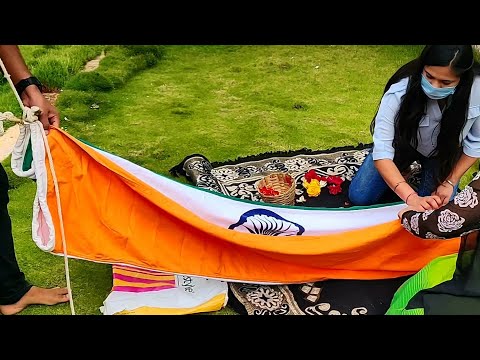 Quick Learn- How to fold flag | How to put flowers in flag | National flag preparation for hoisting.