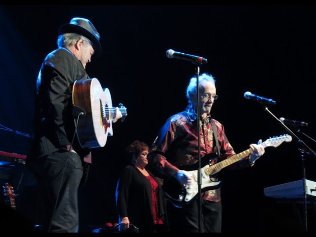 The Monkees - "Take A Giant Step" (Casino Rama April 25, 2015)