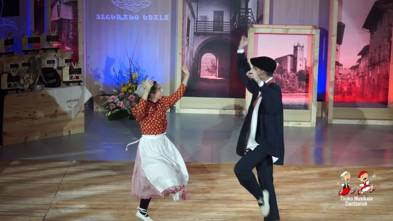 201910190103 Katerin Artola eta Iker Belintxon, Euskal Herriko Dantza Suelto Txapelketan Seguran