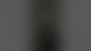 الباب مكسور ونافذتي ذو ت قل للرياح العابثات تمتعي 