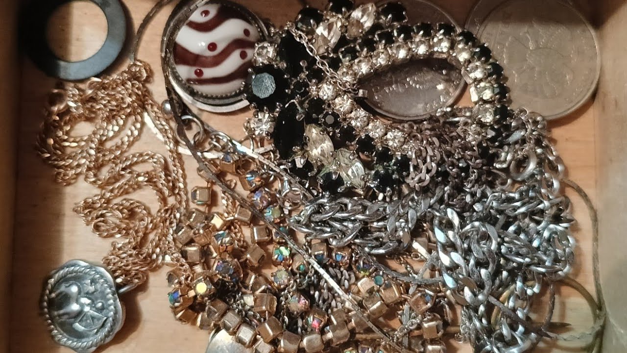 481🧐Нашла клад💪Золото, серебро, ноутбук, часы СССР и многое другое👜👝