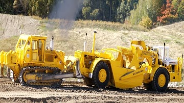 1974 International TD25 Bulldozer pushing a 433 Pay Scraper at Wheels at Wanaka 2023