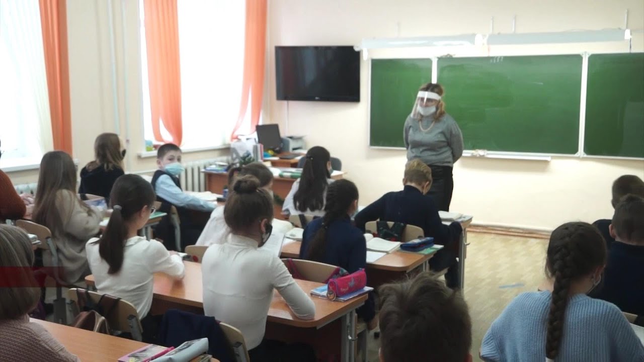Школьники Свердловской области вышли с дистанта