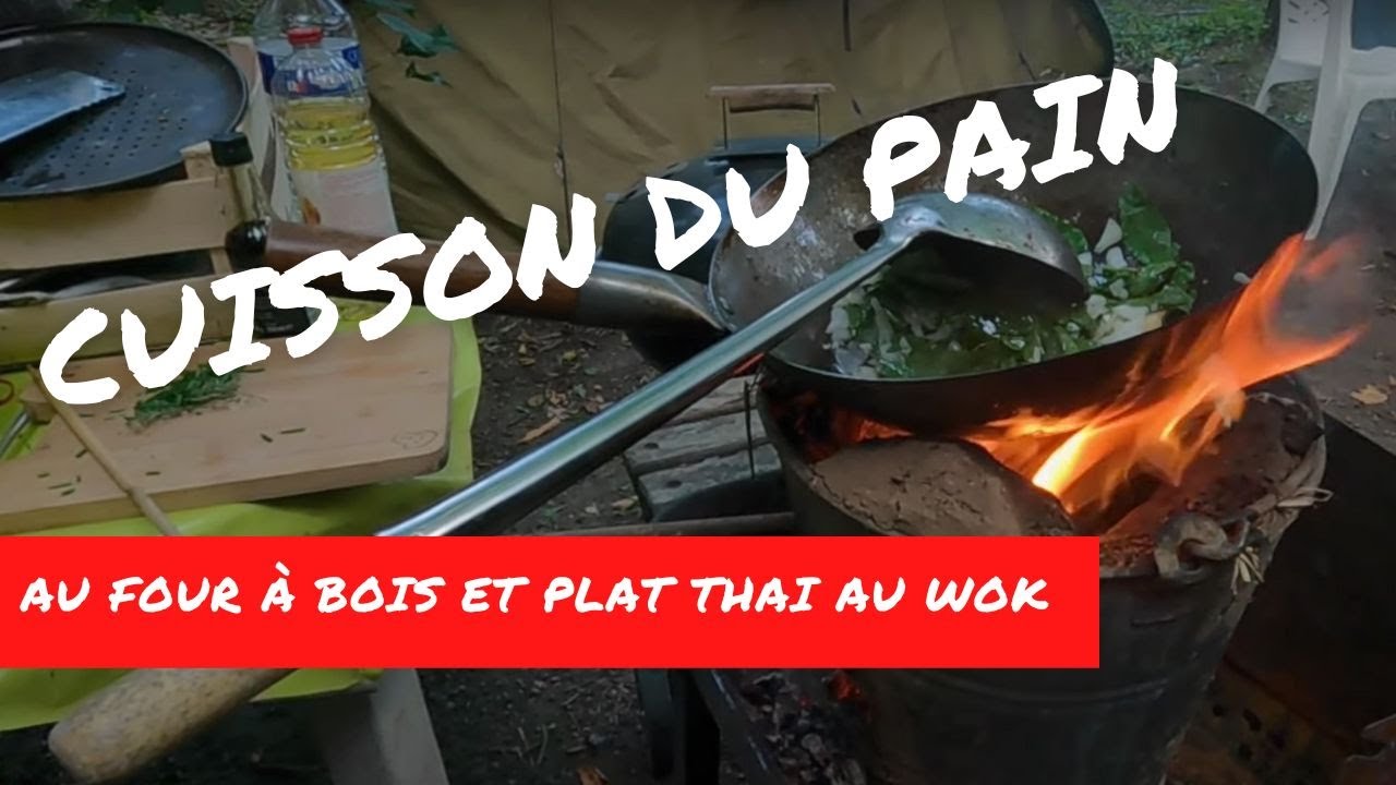 Cuisson du pain au four à bois et plat thai au wok - YouTube