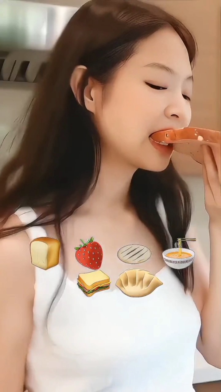 JENNIE Mukbang is sooooo cute ?? #jennie #lisa #jisoo #rosé #blackpink #shorts