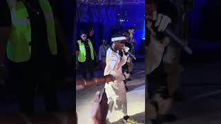 #travisscott shaking hands with fans in #delhi