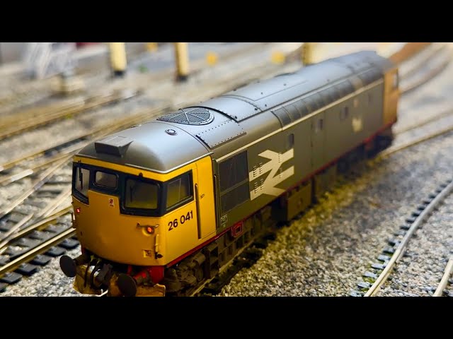 Dapol Class 220 review and history. - YouTube