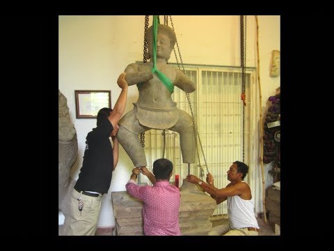Vidéo: Les Archéologues Ont Trouvé Au Cambodge Une Ancienne Statue De Deux Mètres - Vue Alternative
