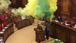 Акция протеста в парламенте Армении