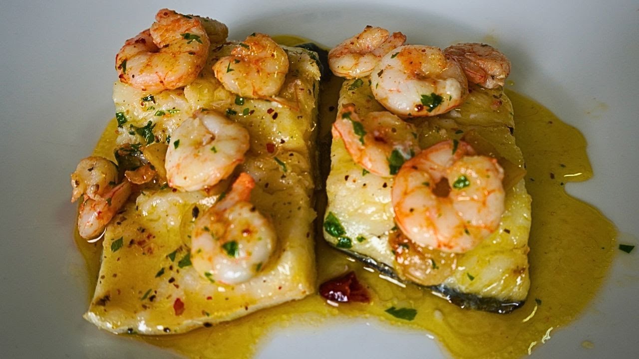 🔥 BACALAO al HORNO con GAMBAS al AJILLO: ¡La Receta DEFINITIVA que Siempre Sale Bien!
